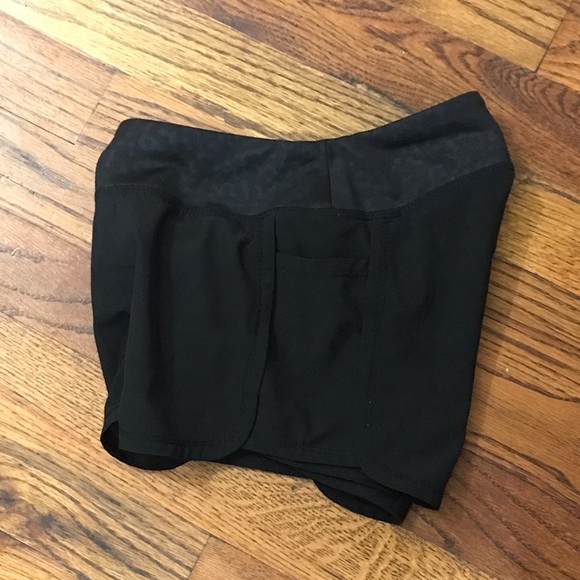 Old Navy Active Wear Activewear Dri-Fit Black Shorts
Girls 4 / 5 XS 
Pockets - Picture 8 of 10